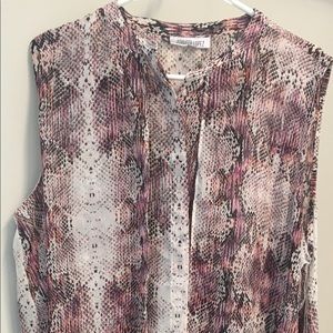 Jennifer Lopez sleeveless high-low top